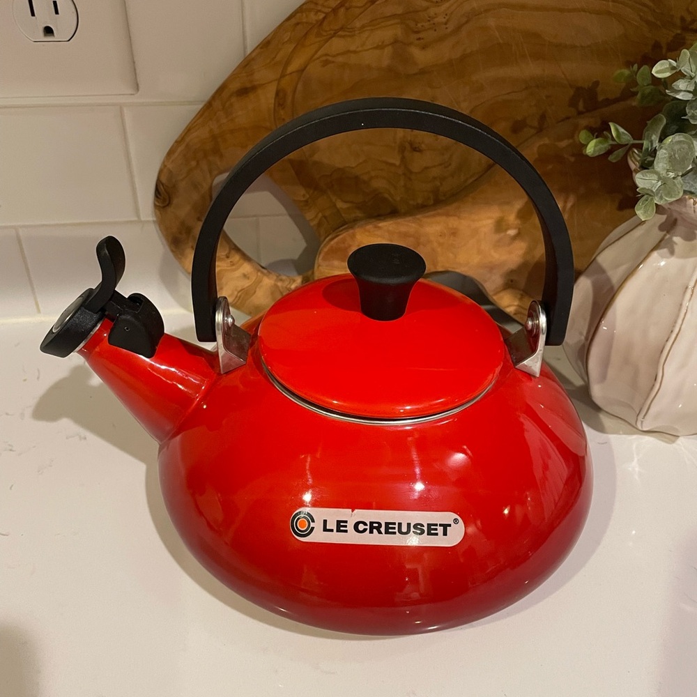 Lecruset Zen Tea Kettle in Cherry *discontinued* New without box. Never used!